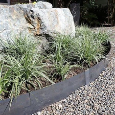 Canteiro de jardim corten com borda de aço enferrujado