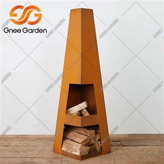 Lareira antiga de aço corten enferrujada ao ar livre